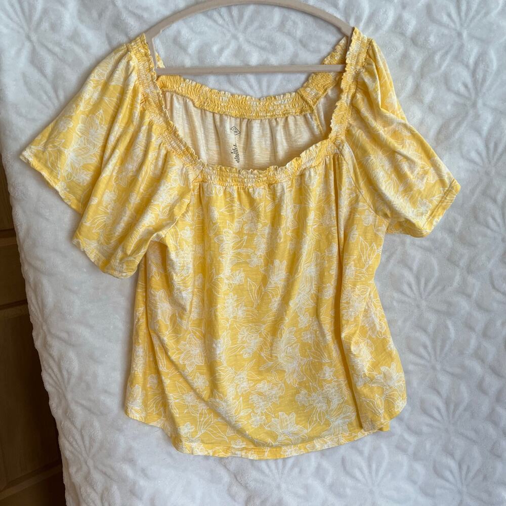 Size 2 X St. John’s Bay Yellow and White with elastic around the whole neck